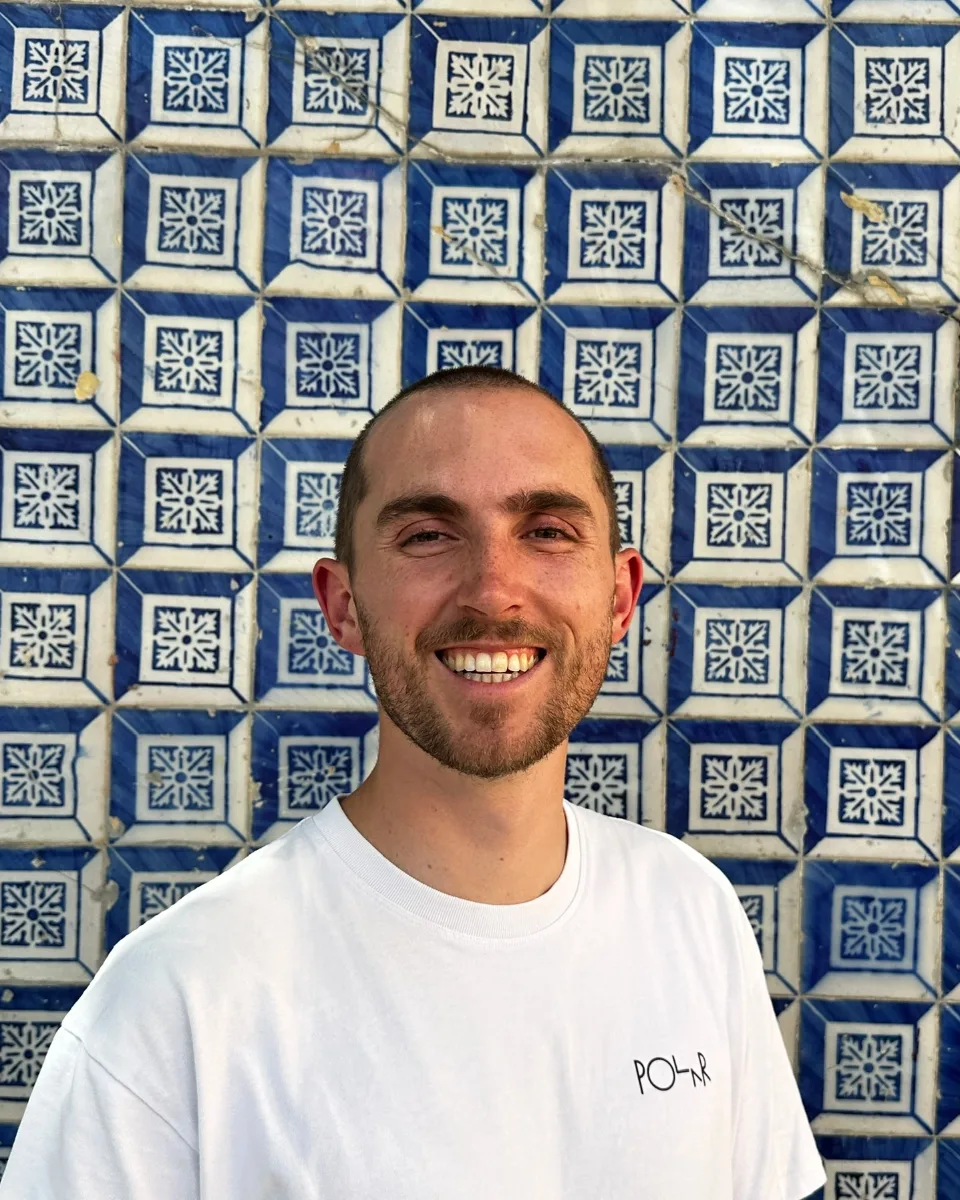Maarten, founder of Move the Meeting, in front of a blue azulejo tiled wall