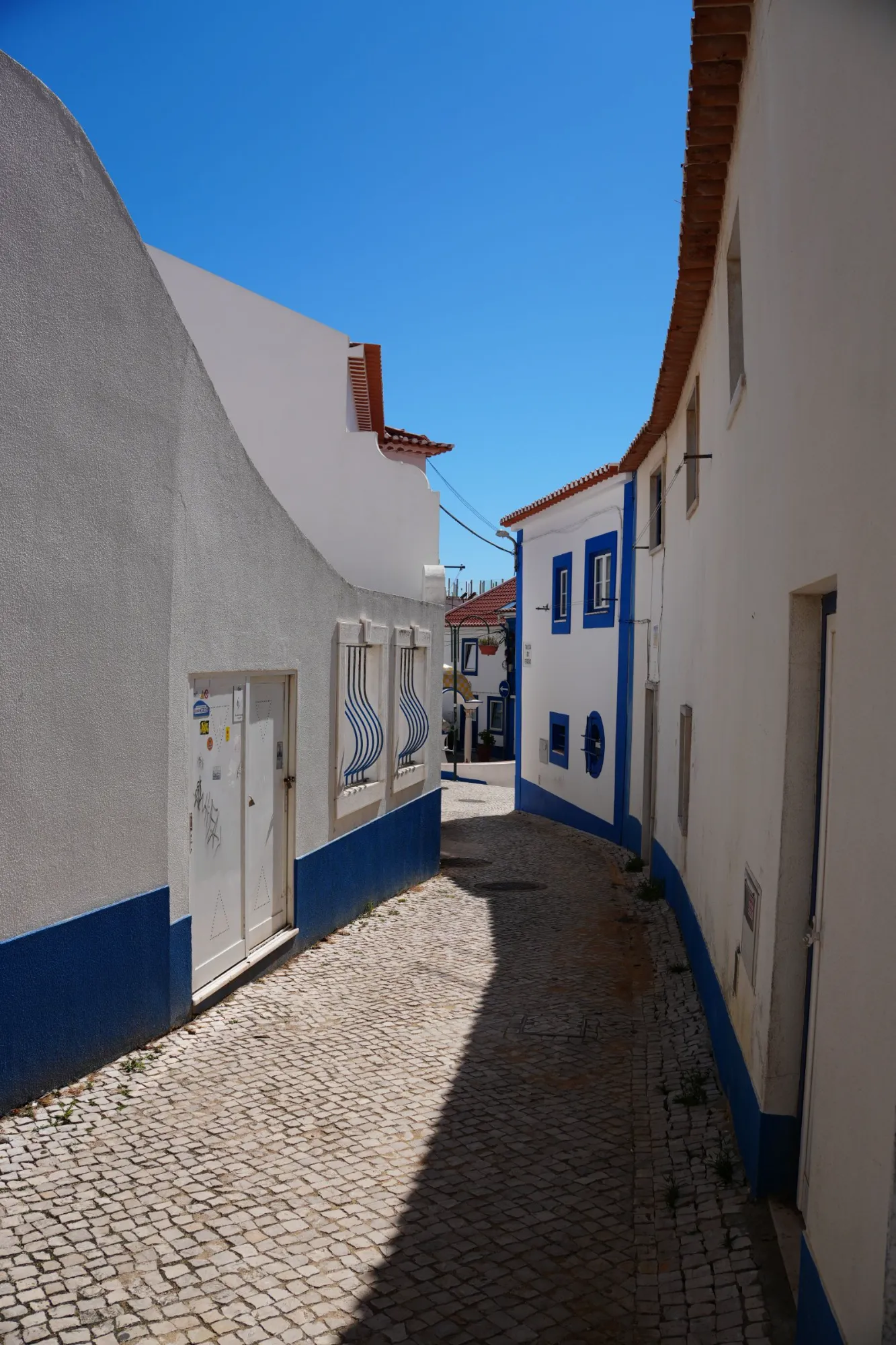 A narrow cobbled lane